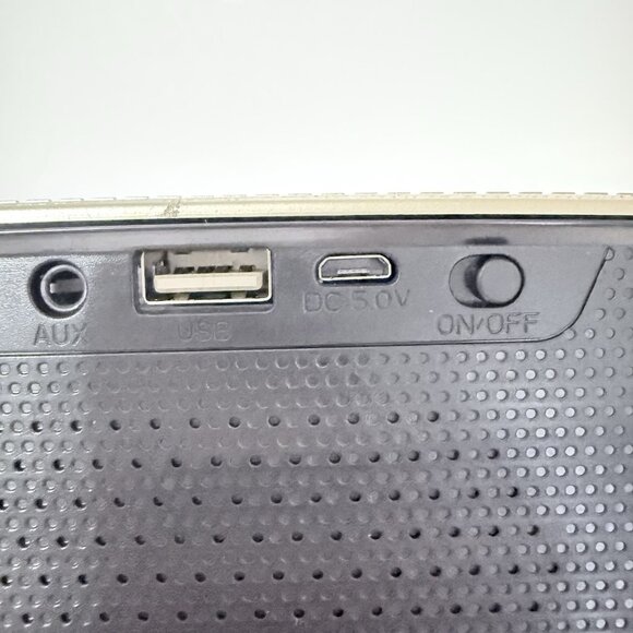 Bose SoundLink Mini Portable Bluetooth Speaker  Gold With No Cable Tested Works - Picture 8 of 9